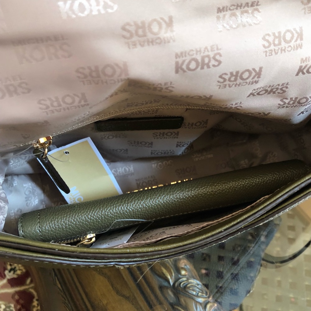 Michael Kors Aria MD Conv Handbag&wallet set - Picture 5 of 8